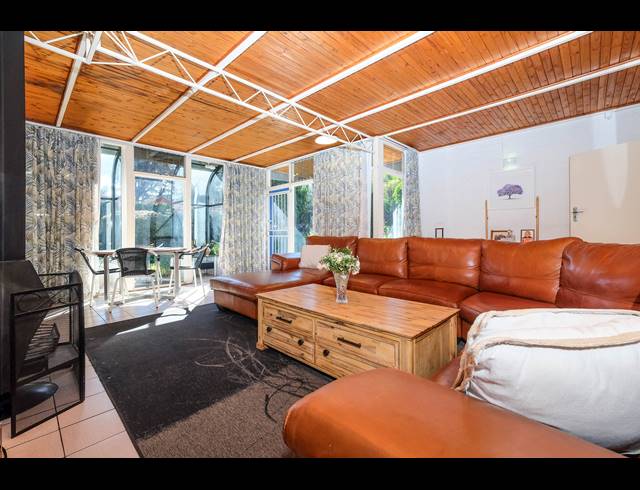 5 BEDROOM HOUSE TO LET IN WENDYWOOD
